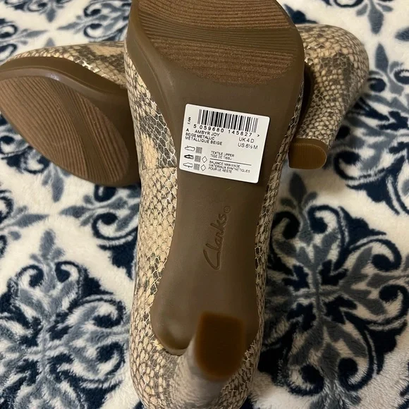 NWT, 6 1/2 Clarks Women's Ambyr Joy Pump, Beige Metallic - Picture 8 of 11